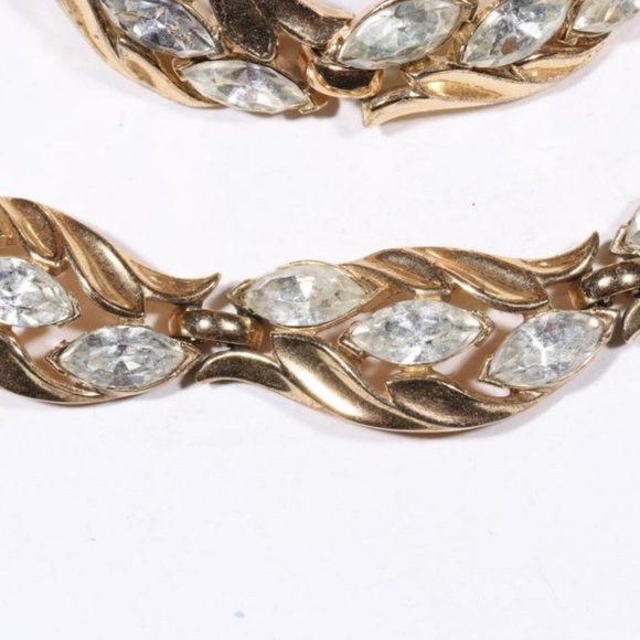 Vintage Crown Trifari Rhinestone Parure – Necklace, Bracelet, & Earrings Set - Picture 5 of 8